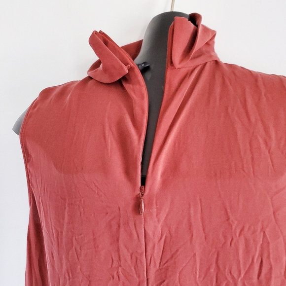 🎉HP🎉 THEORY Classic Slit Collar Rust Silk Top M - Picture 7 of 8